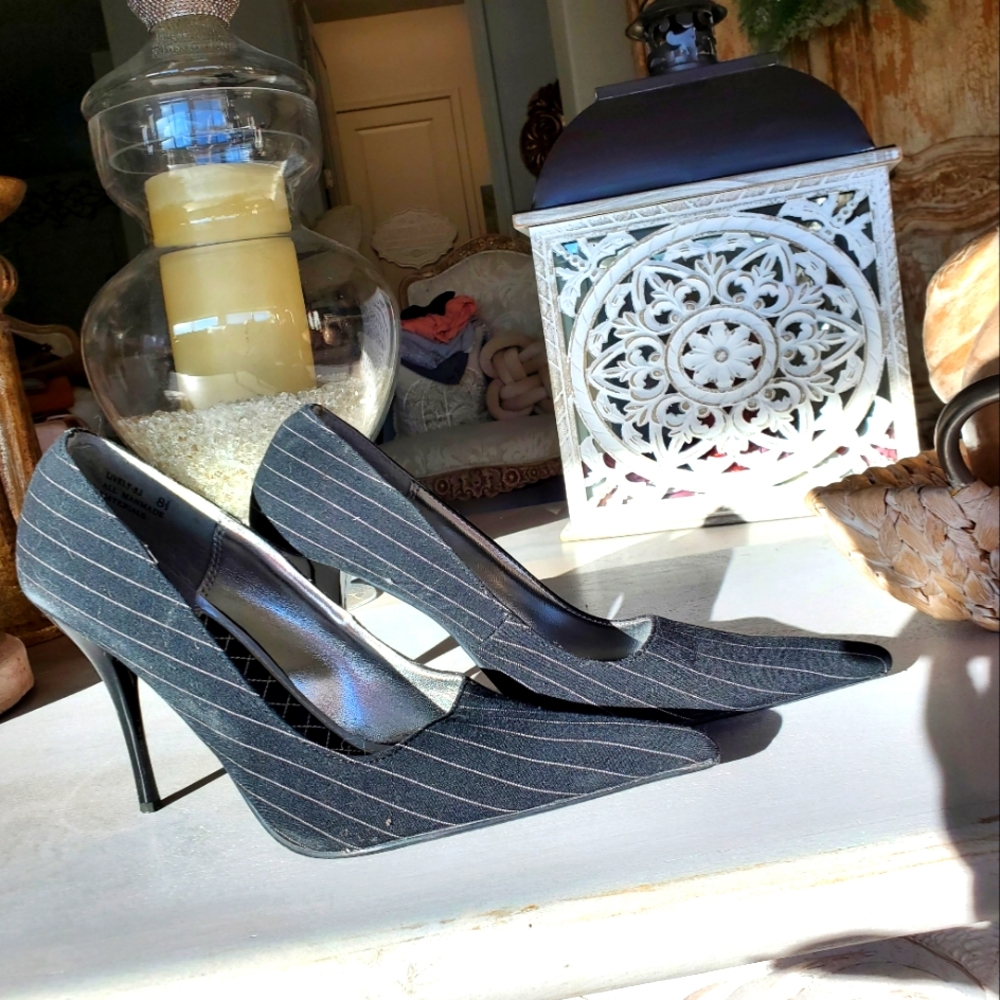 Black and White Pinstripe Heels. EUC worn once. Size 8 - Picture 2 of 7
